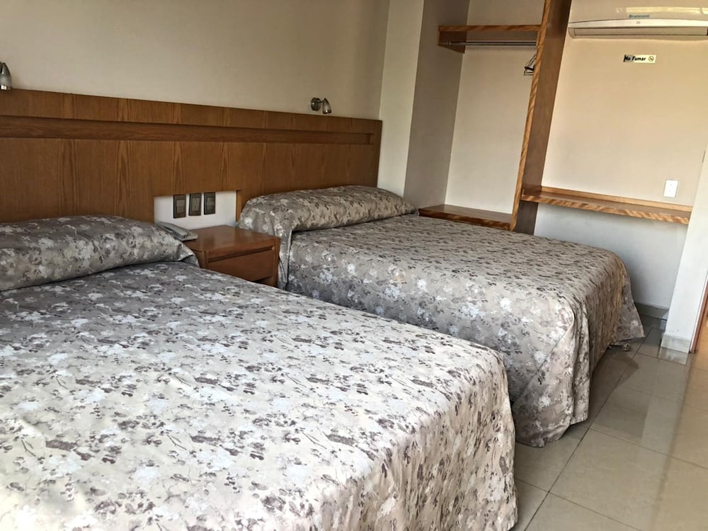Standard room with 2 beds and air conditioning photo 3