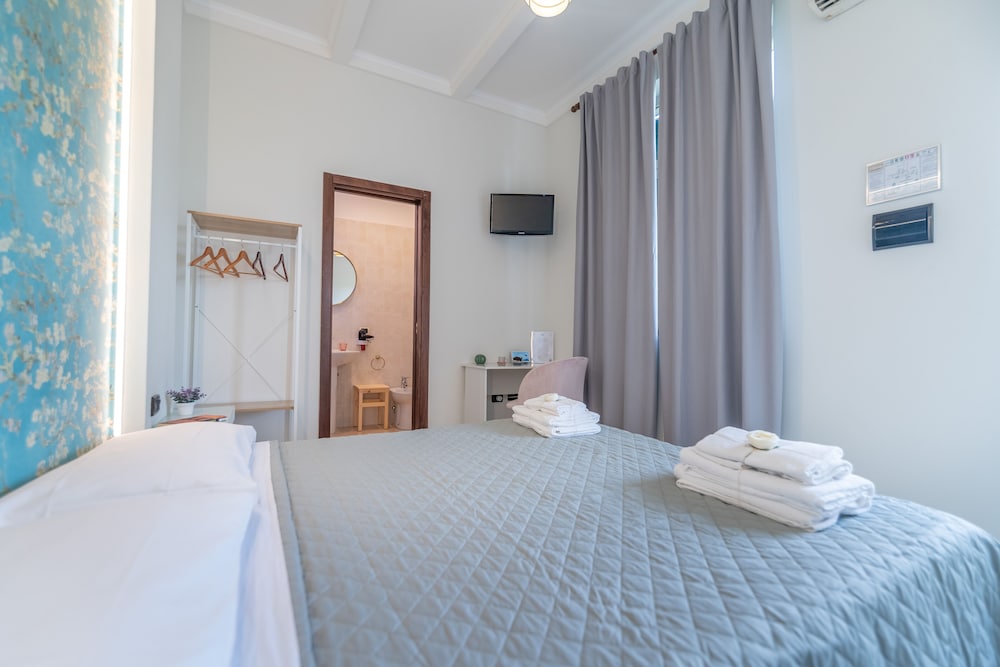 Classic Room, 1 Bedroom, Non Smoking, Ensuite - Photo 6