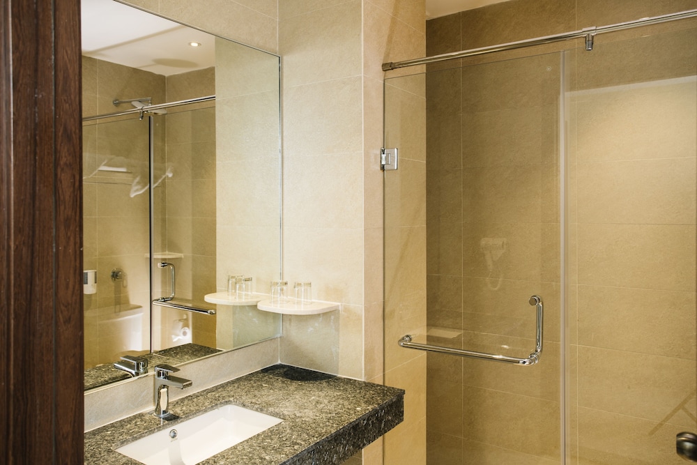 Suite - Photo 5