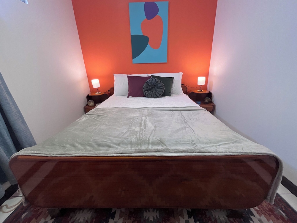 Classic Double Room, 1 Queen Bed, Private Bathroom photo 2