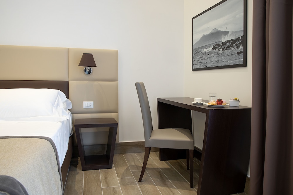 Classic Double Room, 1 Queen Bed - Photo 7