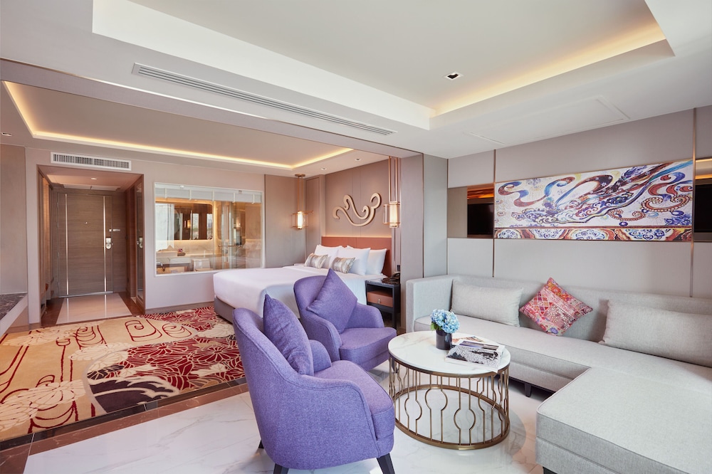 Deluxe Suite King Deluxe Suite King