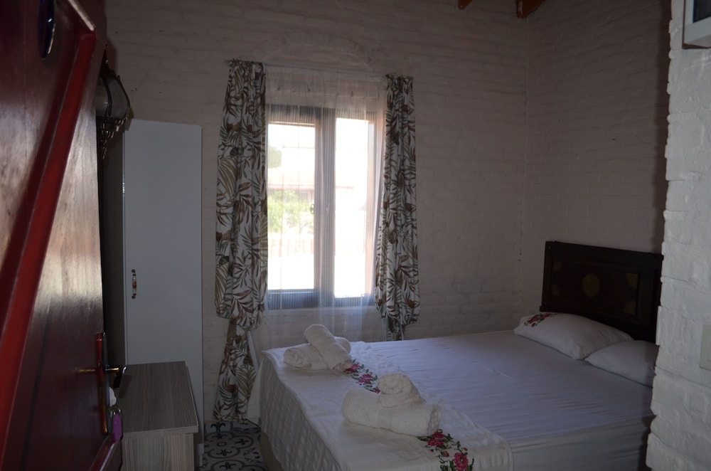 Standard Double Room - Photo 7