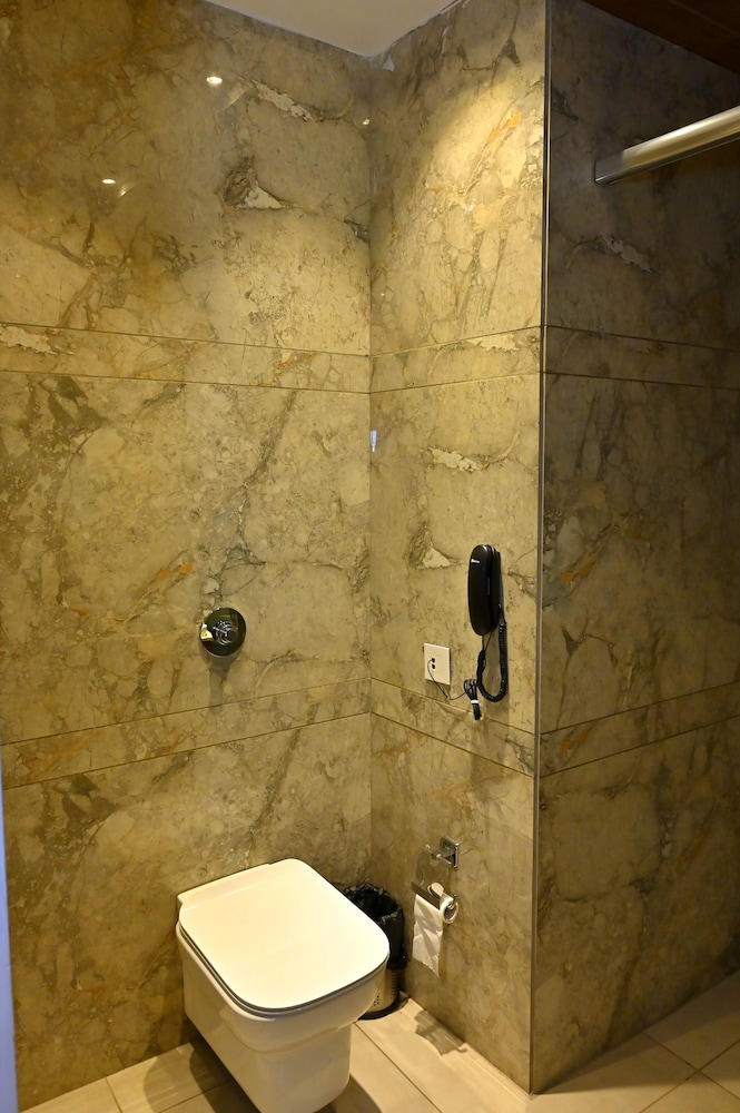 Premium Room - Photo 12