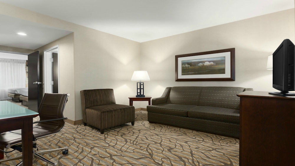 Suite, 2 Bedrooms - Photo 1