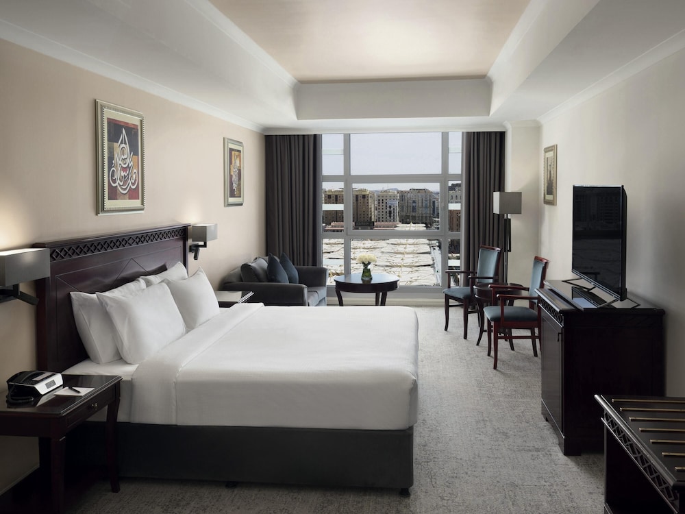 Executive Room, 1 King Bed (Business Lounge Access. Privilege) photo 2