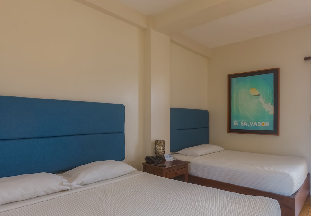 Queen Room with Pool View photo 2