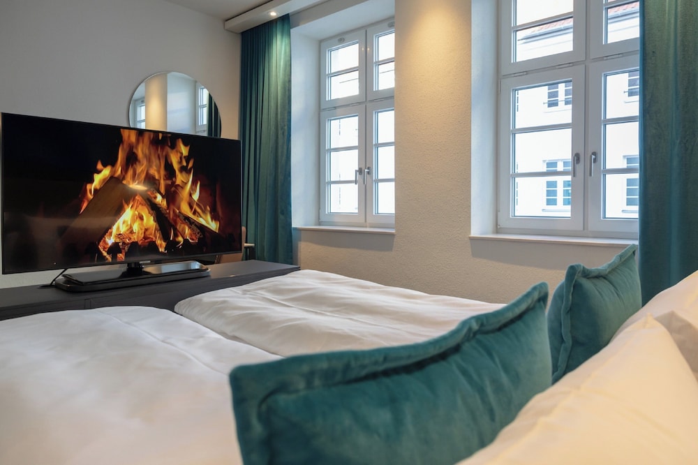 Room (SPECIAL ONE with a queen bed) photo 2