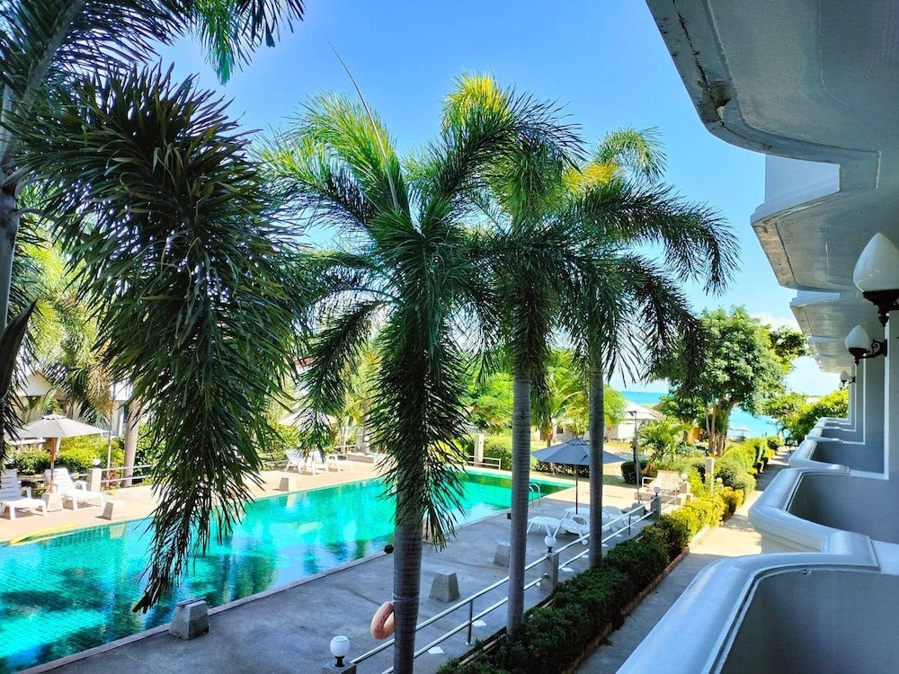 Deluxe Double or Twin Room, Pool View - Photo 7