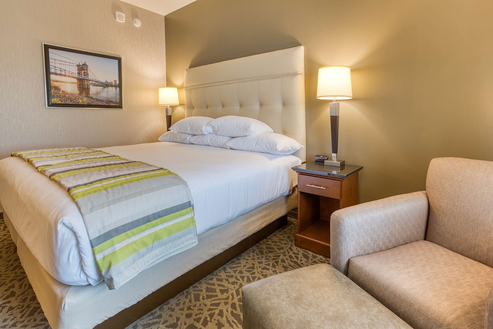Deluxe Room, 1 King Bed, Accessible, Refrigerator & Microwave (Hearing Accessible, Tub, Upper Floor) photo 2