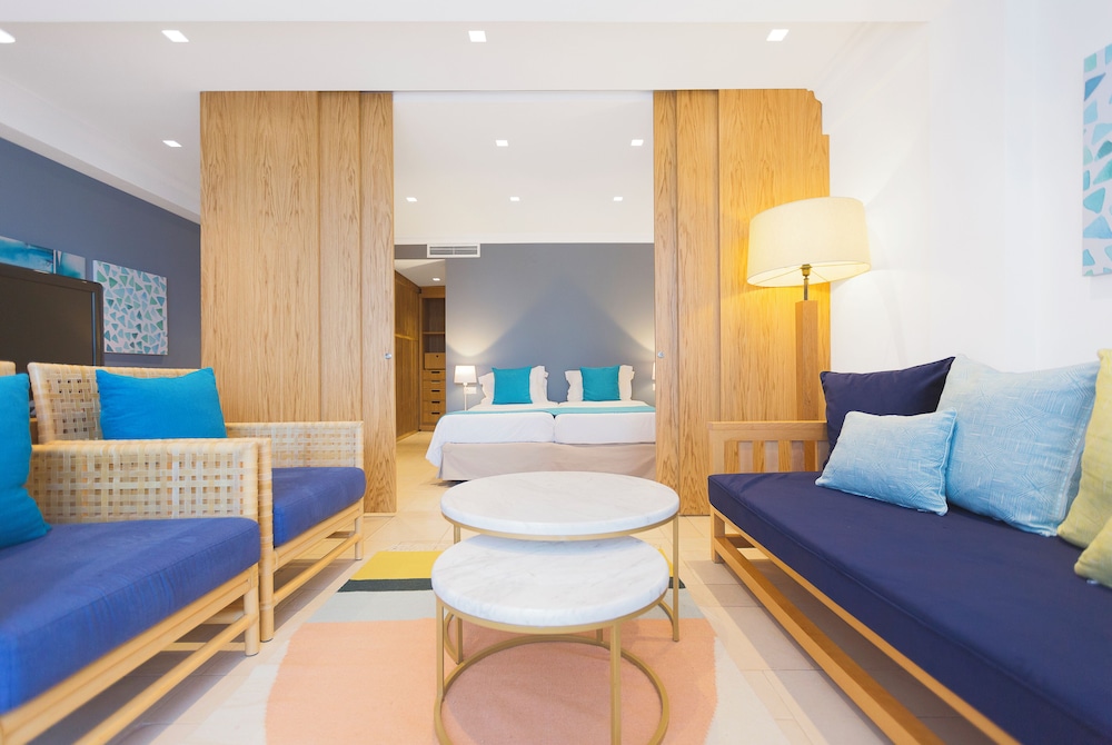 Deluxe Two Bedroom Suite Sea View