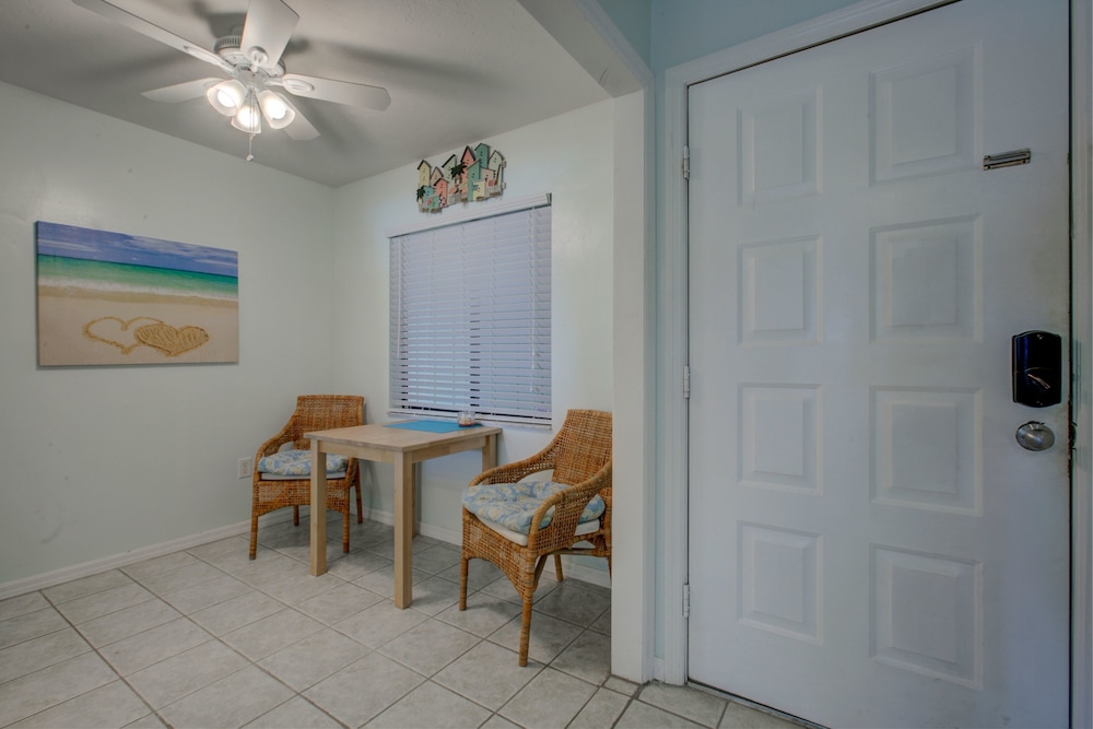 Condo, 2 Bedrooms photo 3