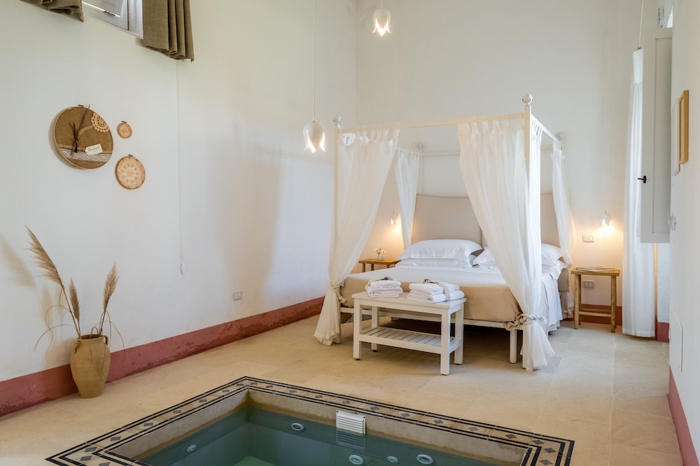 Deluxe Room, Hot Tub (2 Prs)