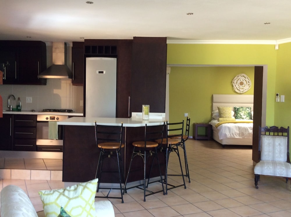 Superior Apartment, 3 Bedrooms, Mountain View photo 2