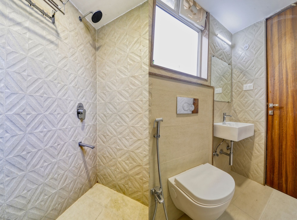 Deluxe Room - Photo 16