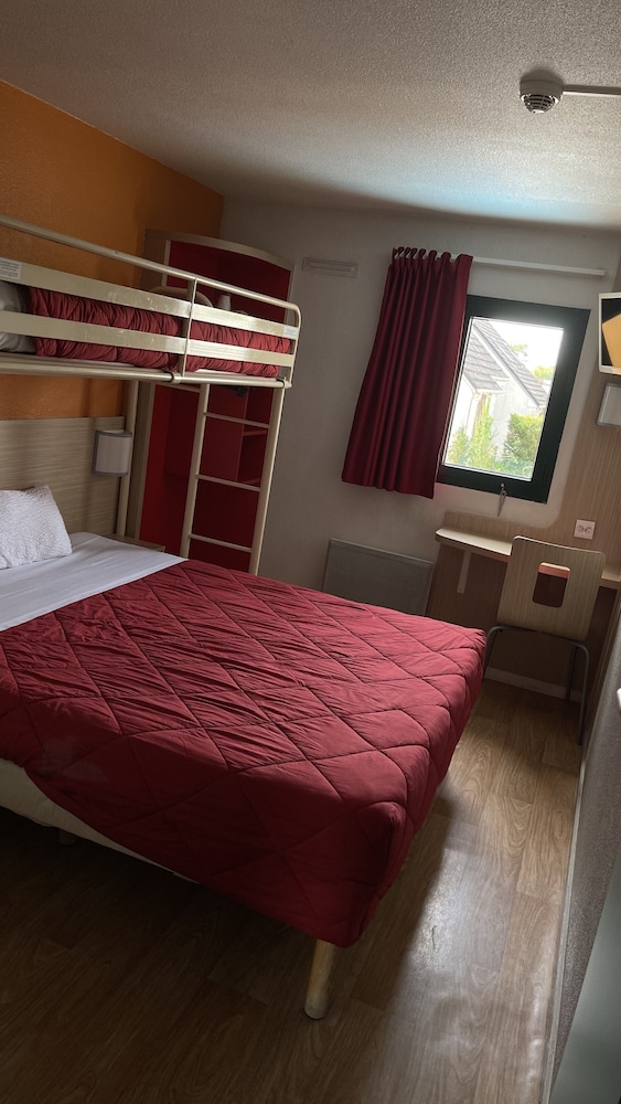 Standard Room, 3 Twin Beds - Photo 3