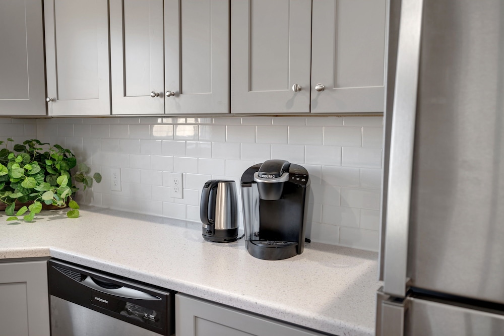 Signature Apartment photo 2