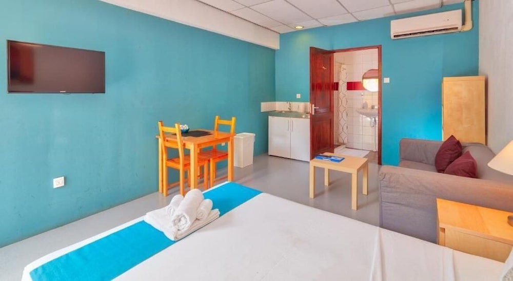 Basic Double Room, 1 Queen Bed - Photo 4