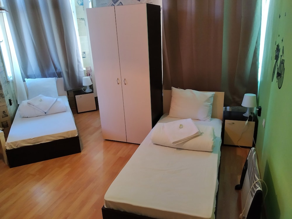 Classic Quadruple Room photo 2