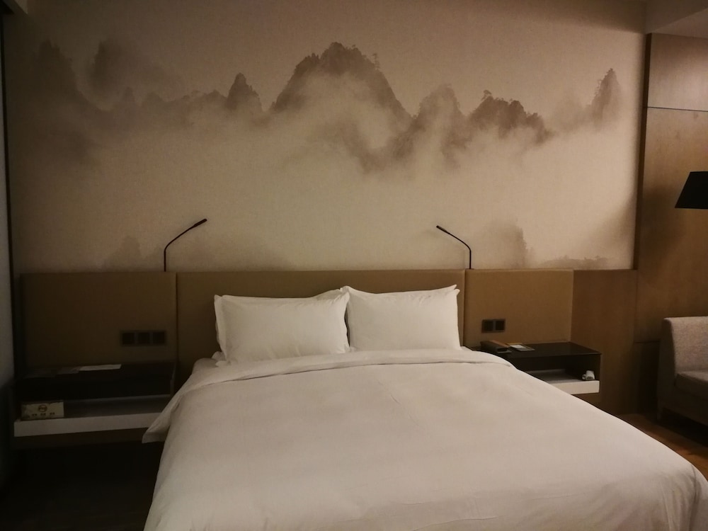 Superior Room, 1 King Bed photo 1