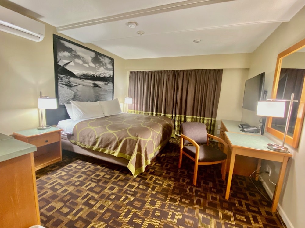 Deluxe Kitchenette Studio, 1 King Bed - Photo 1