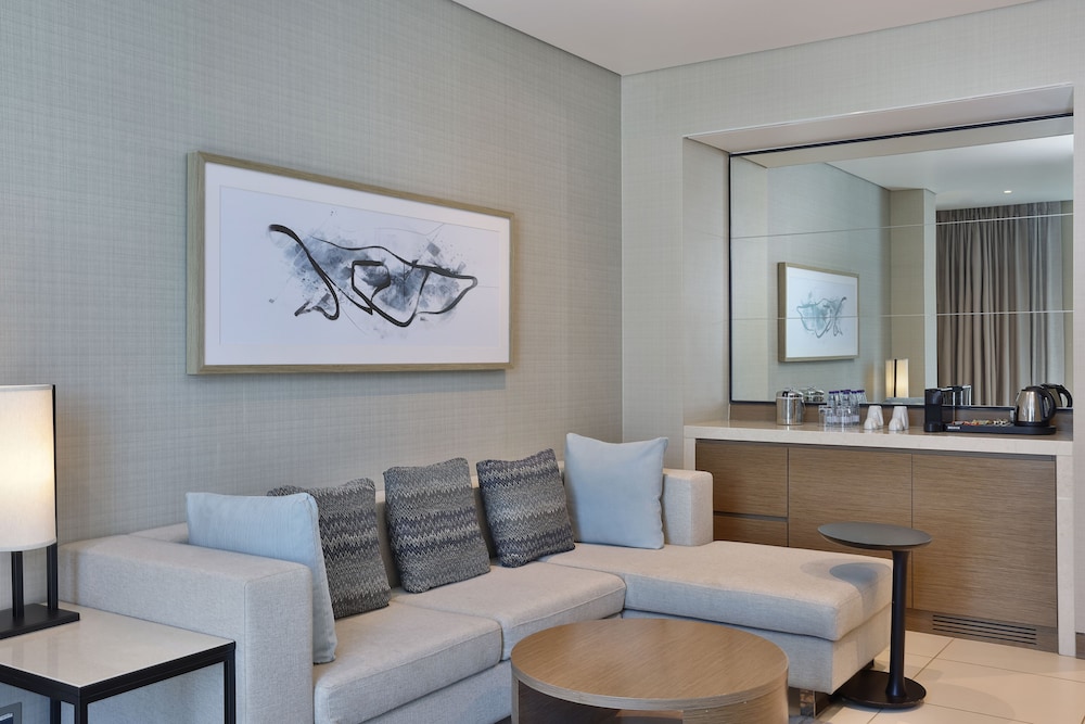 Business Suite, 1 Bedroom, City View - Photo 3