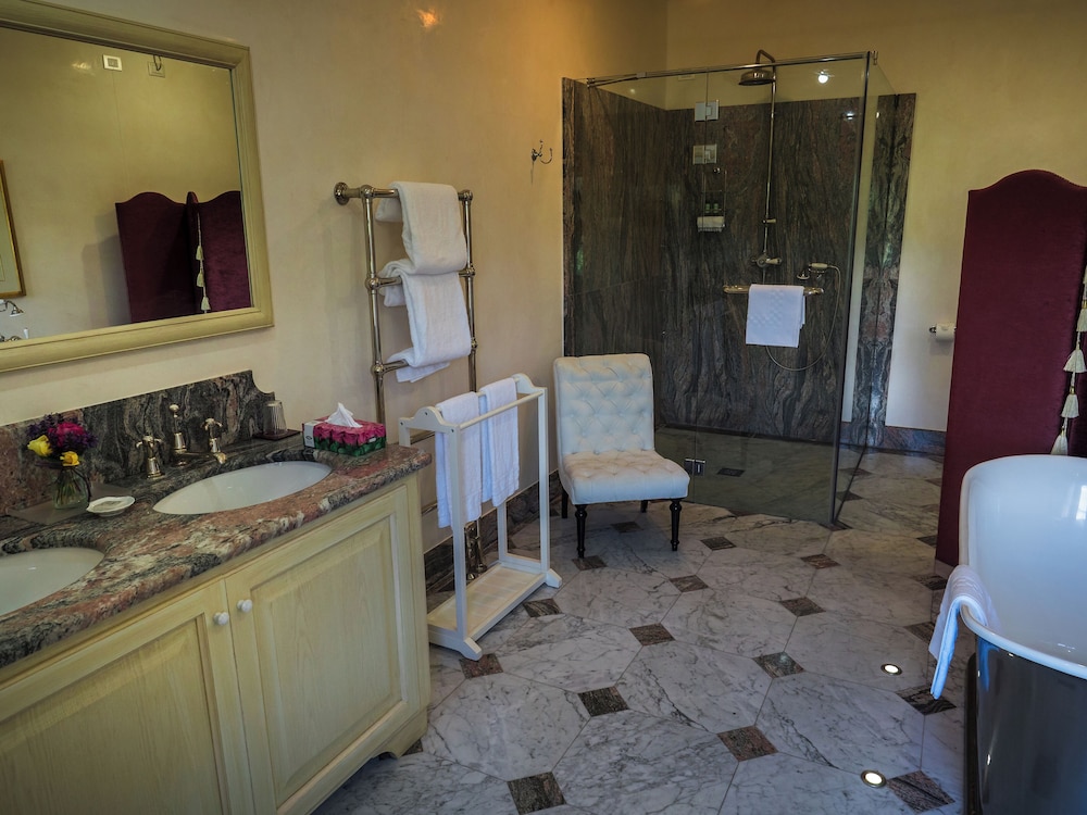 Classic Suite, Balcony, Mountain View photo 2