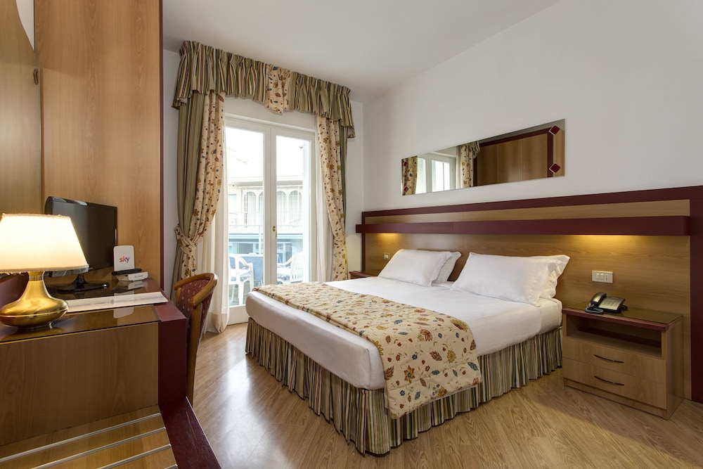Comfort Quadruple Room, 2 Bedrooms, Partial Sea View