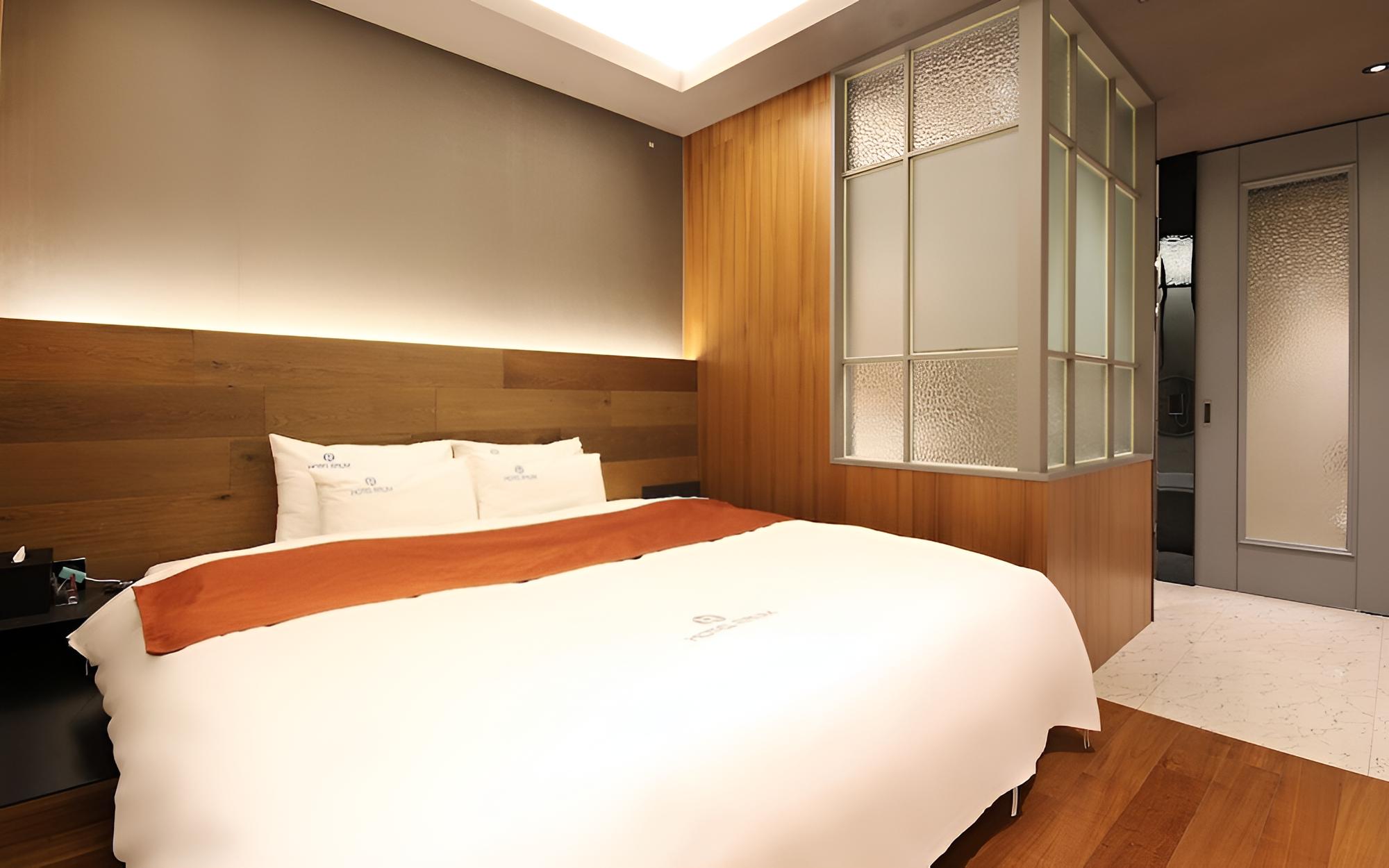 Room (Premium (styler equipped 65-inch smar) - Photo 23