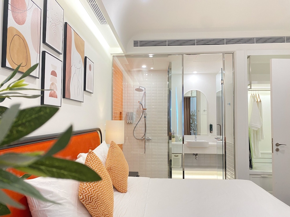 Two-Bedroom Apartment with Balcony - Photo 6