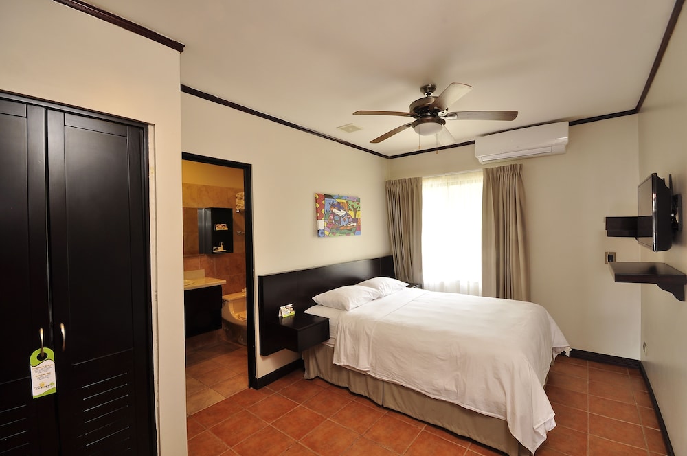 Deluxe Room (with sofa bed) photo 3