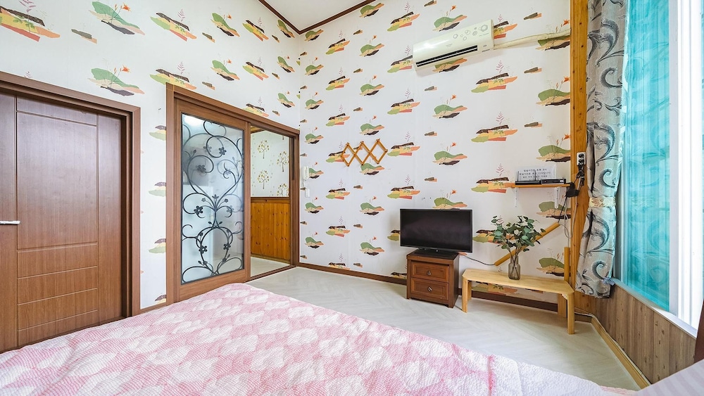 Basic Room, 1 Bedroom (204(Oceanview)) - Photo 8