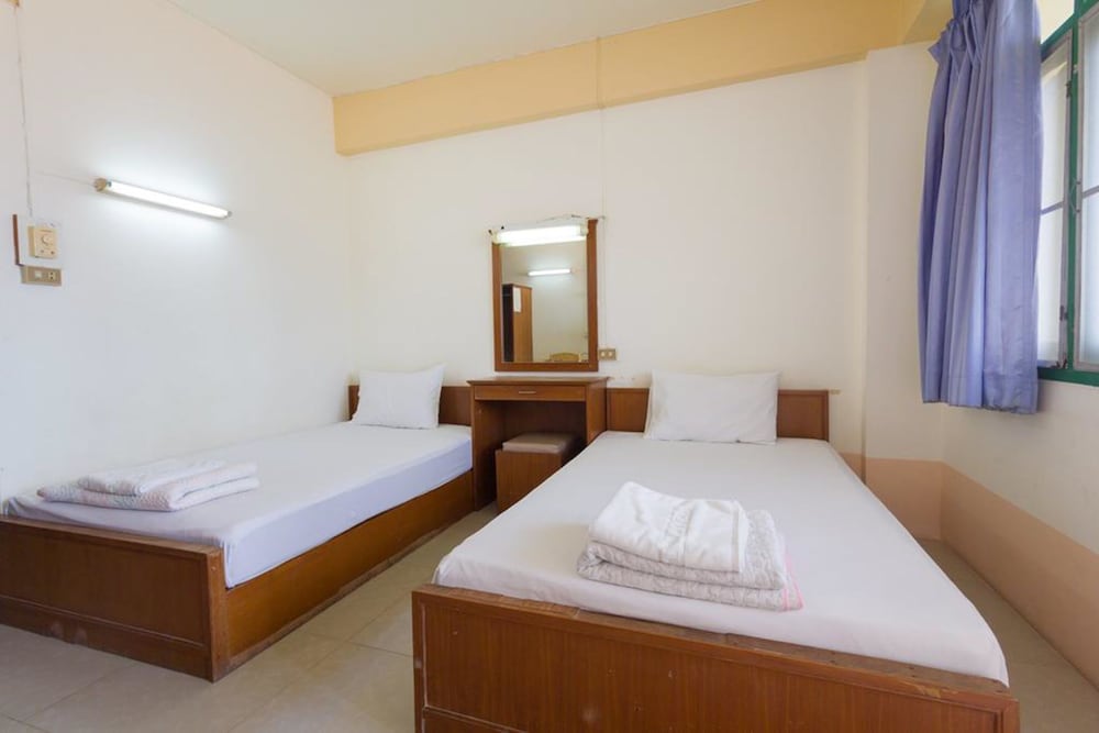 Twin Room with Air Conditioned photo 3