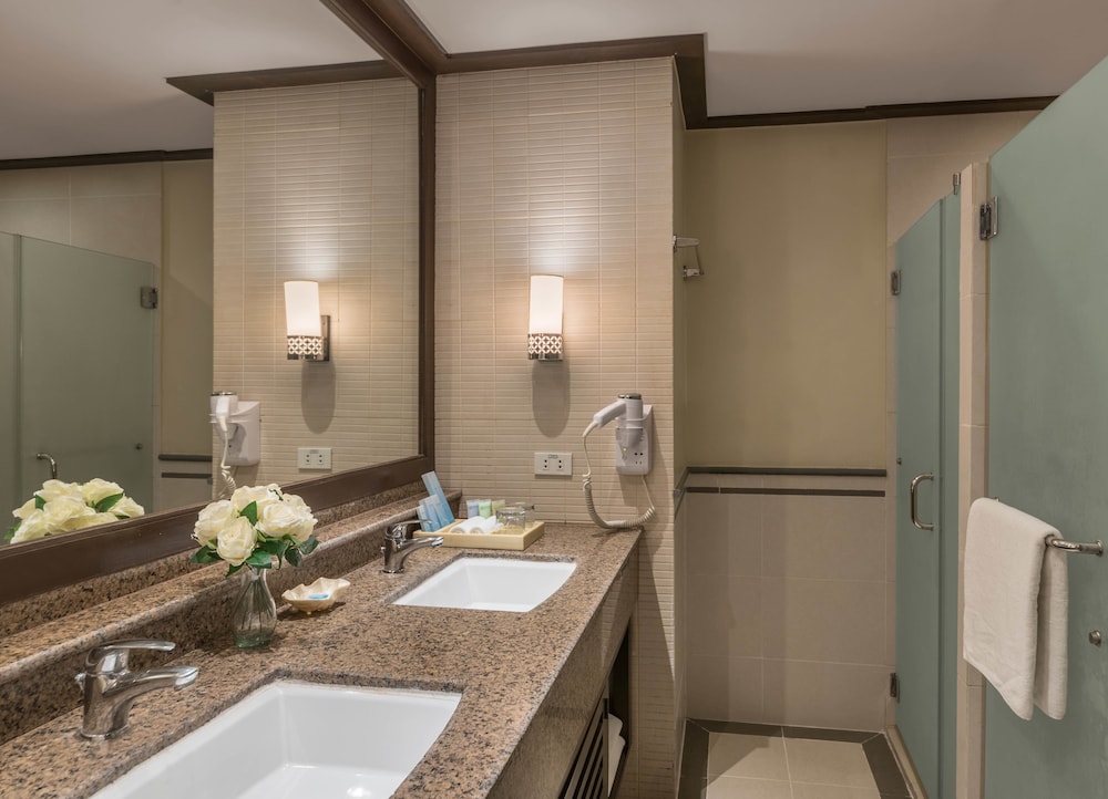 Deluxe Room (Breakfast For 2 Only) - Photo 6