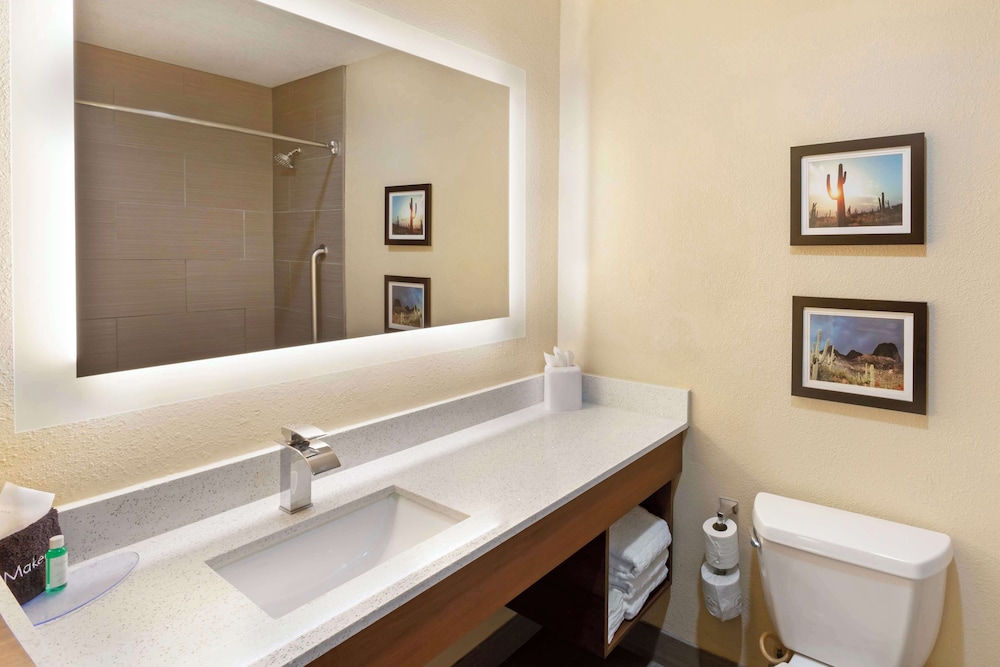 Suite, Multiple Beds, Refrigerator & Microwave - Photo 5