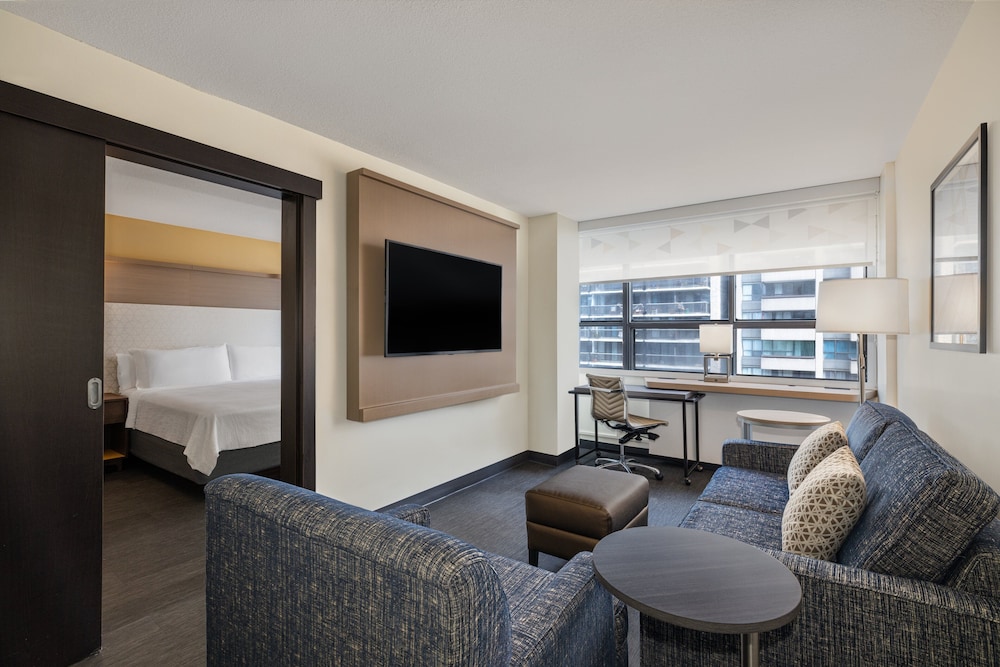 Suite, 1 King Bed, City View