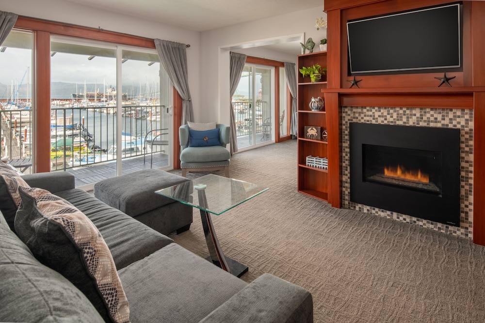 Premium King Suite with Marina View and Twin Balcony- No Pets - Photo 4