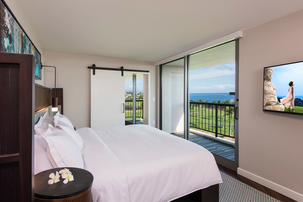 Suite, 1 Bedroom, Accessible, Partial Ocean View (Plus, 1 King, 3x3 Shower) thumbnail 6