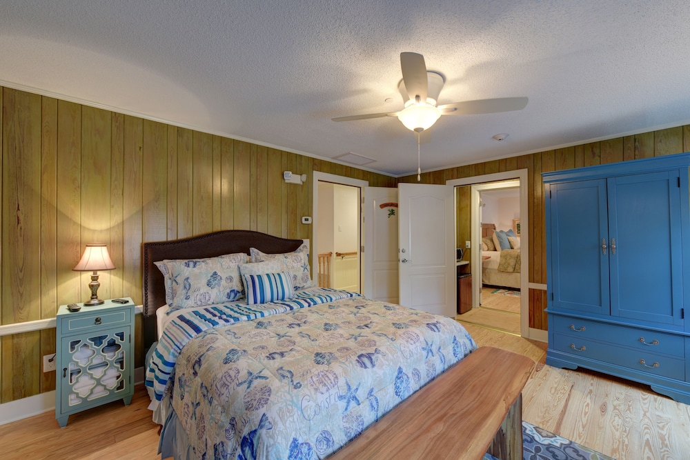 Room, Private Bathroom (Owl's Roost and Frog Hollow adjorning)