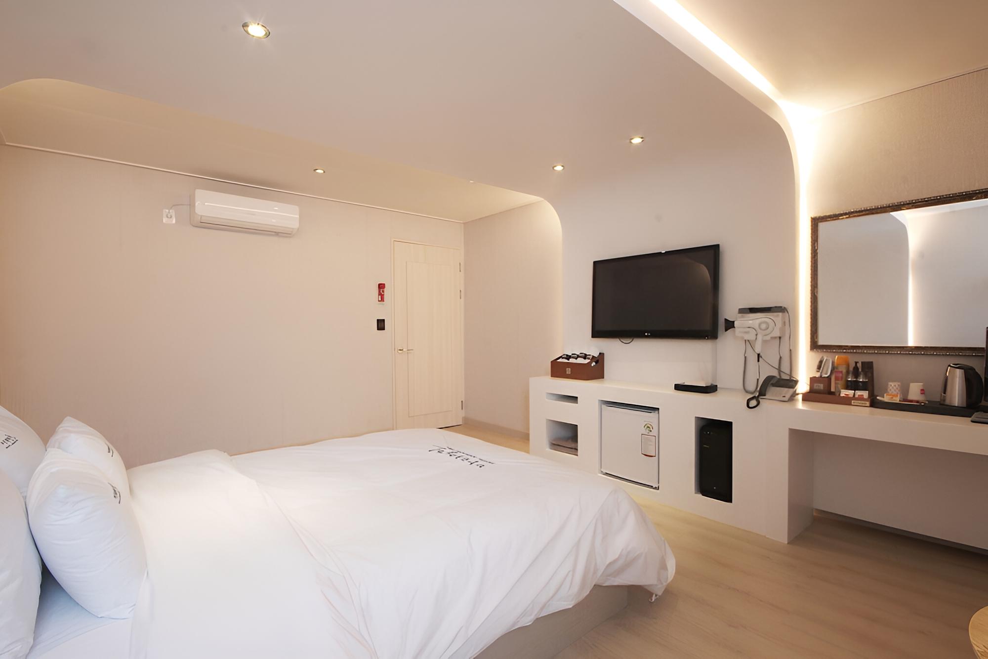 Room (Standard Room) - Photo 14