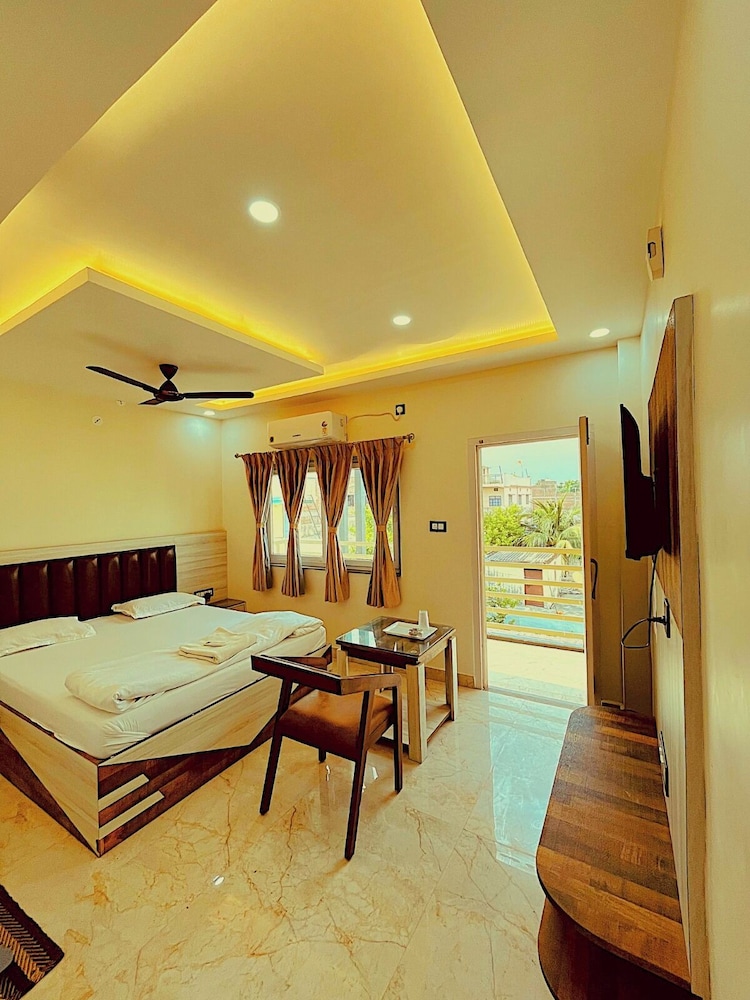 Deluxe Double Room, City View