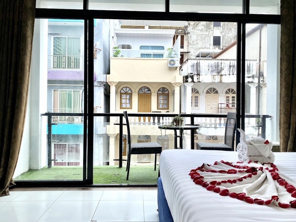 Deluxe Double Room, Balcony - Photo 6