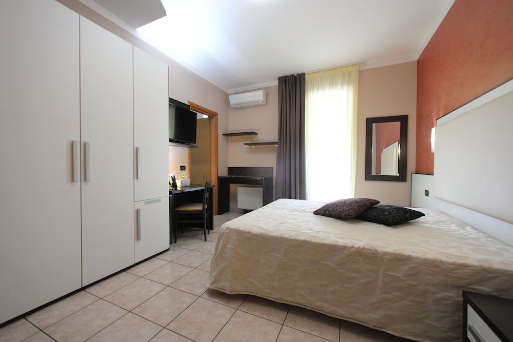 Standard Double Room, Balcony, Lake View photo 2