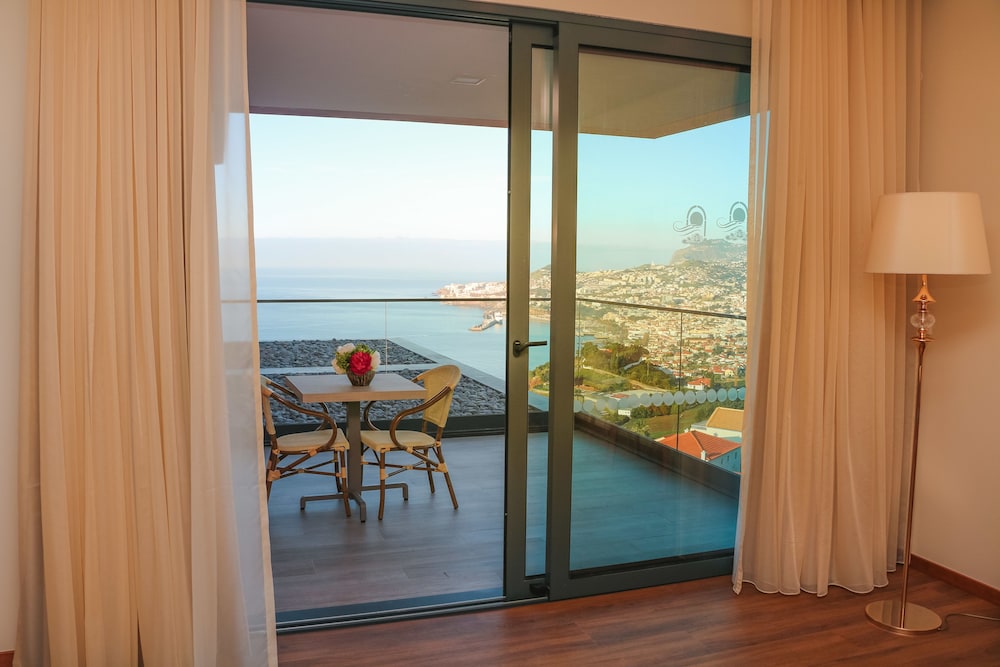 Double or Twin Room, Balcony, Bay View - Photo 5