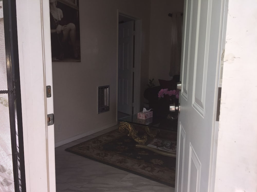 Comfort Townhome, Non Smoking photo 3