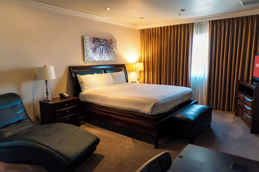 Penthouse Suite - Photo 3