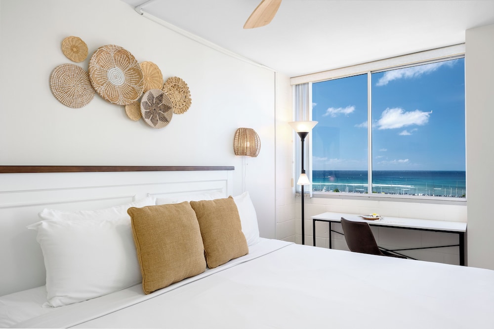 Ocean View 1BR at Ilikai Marina: Apartment, 1 Bedroom, Ocean View (0187) photo
