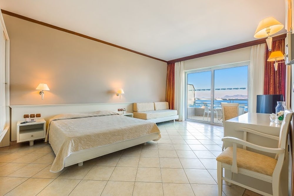 Family Room, Sea View - Photo 1