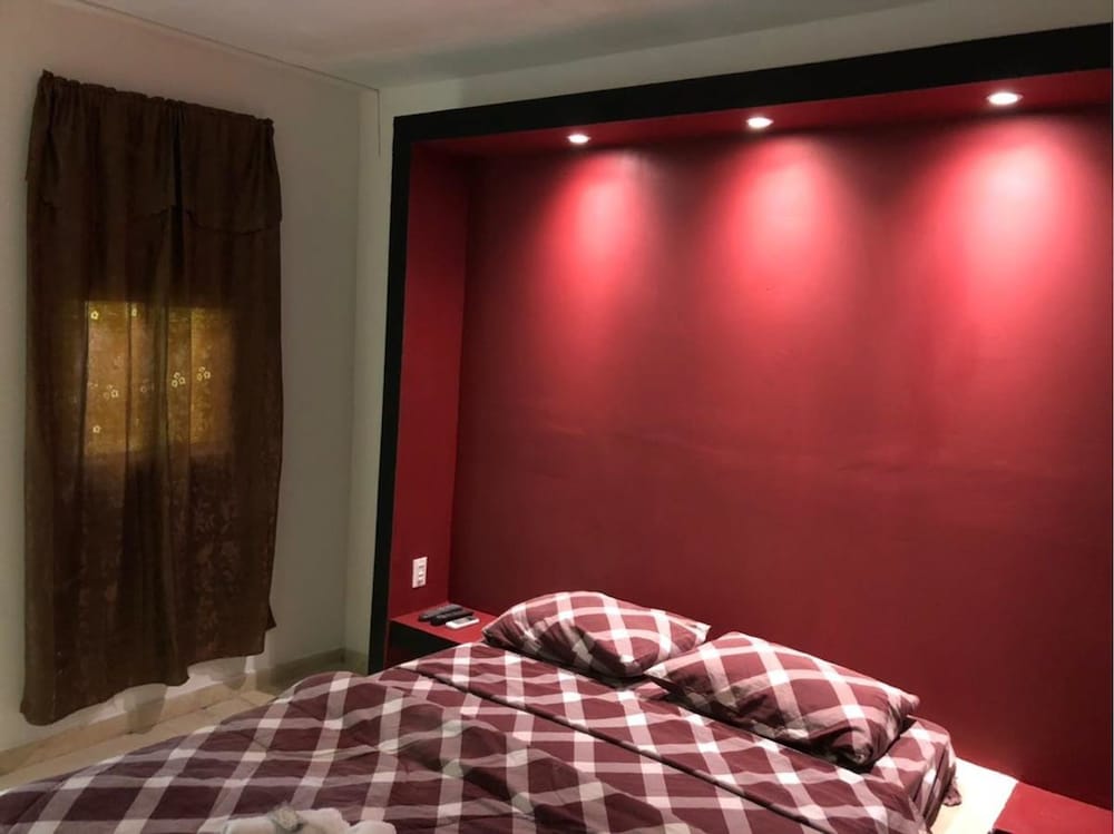 Economy Room, 1 Queen Bed, Non Smoking photo 2