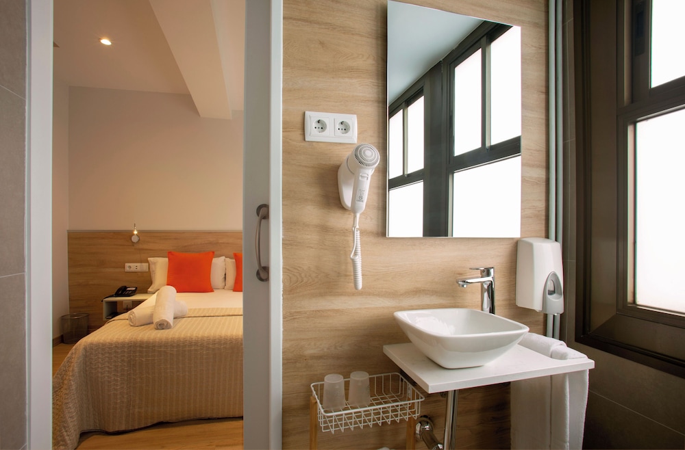 Comfort Room, City View photo 3